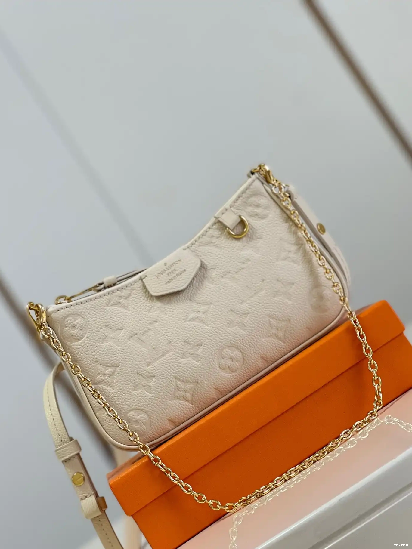 VUITTON LOUIS POUCH STRAP ON EASY 0528